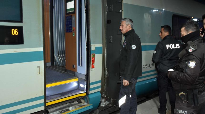 Deprem mağdurlarını taşıyan dizel tren setleri Kırıkkale'ye ulaştı