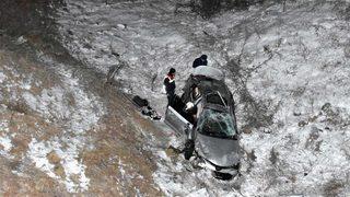 Depremzedelerin otomobili şarampole devrildi! 2'si çocuk 6 yaralı