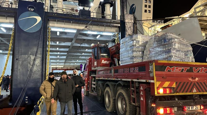 Çeşme Limanı'ndan deprem bölgesi için yardım gemisi gönderildi
