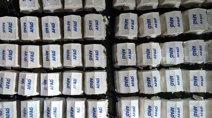 Deprem bölgeleri için AFAD, ihtiyaç listesi yayınladı: Isıtıcı, tüp, mont, ayakkabı, polar, ekmek, su...