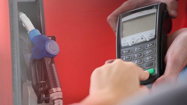 SON DAKİKA | Benzin ve motorine indirim geldi! Akaryakıt fiyatları 20 liranın altını gördü