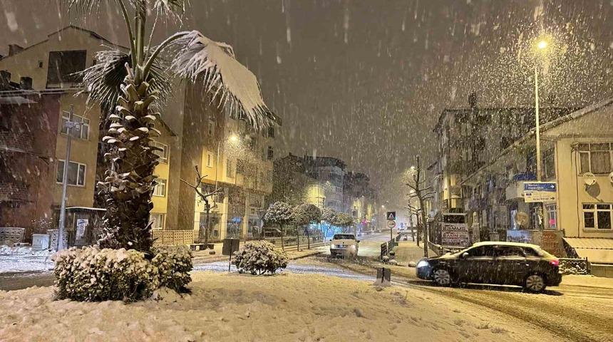 Çaycuma beyazda büründü