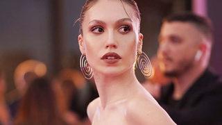 Yardım alanına koşan Duygu Özaslan koliden çıkanı görünce neye uğradığını şaşırdı