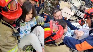 'Serap Ela geliyor' sesleriyle... İmamoğlu da paylaştı! 5 yaşındaki çocuk kendisini kurtaran ekiplere 'Ben çok ağırım ama...' dedi