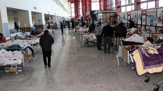 Hastalar giriş katına taşındı, koridorda tedavi görüyorlar... Kahramanmaraş'ta hastanede dikkat çeken görüntüler! Rektör Yasım: Büyük sıkıntı var, hiçbir cevap alamadık