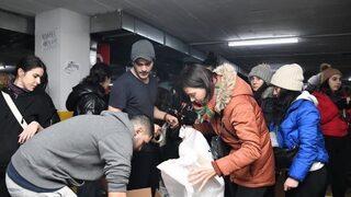 Oyuncu Burak Deniz canla başla Kadıköy Belediyesi'nde çalıştı! Deprem yardımları için uğraştı