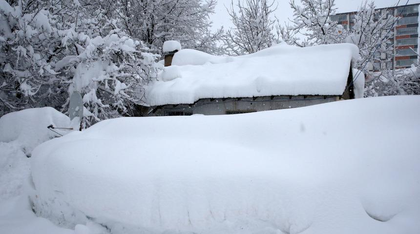 Şırnak'ta kar nedeniyle 30 yerleşim yerinin yolu ulaşıma kapandı