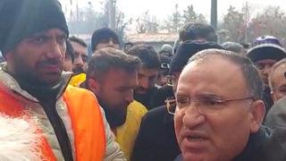 Depremde yakınlarını kaybedenlerden şoke eden iddia! Bizzat Bakan Bozdağ’a söylediler…