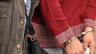 Sosyal medya paylaşımlarında depremle alay eden 2 kadın gözaltına alındı