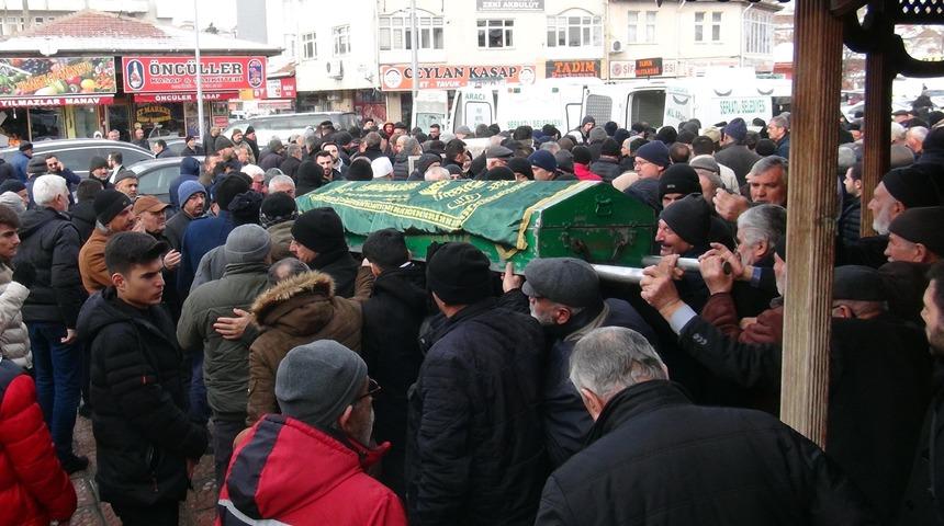 Hatay'daki enkazda kızının kurtarılmasını bekleyen imam, kalp krizi geçirerek hayatını kaybetti