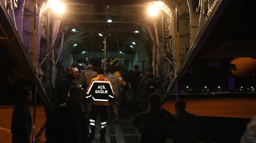 Kahramanmaraş'ta enkazdan &ccedil;ıkarılan 45 yaralının tedavilerine İzmir'de devam edilecek