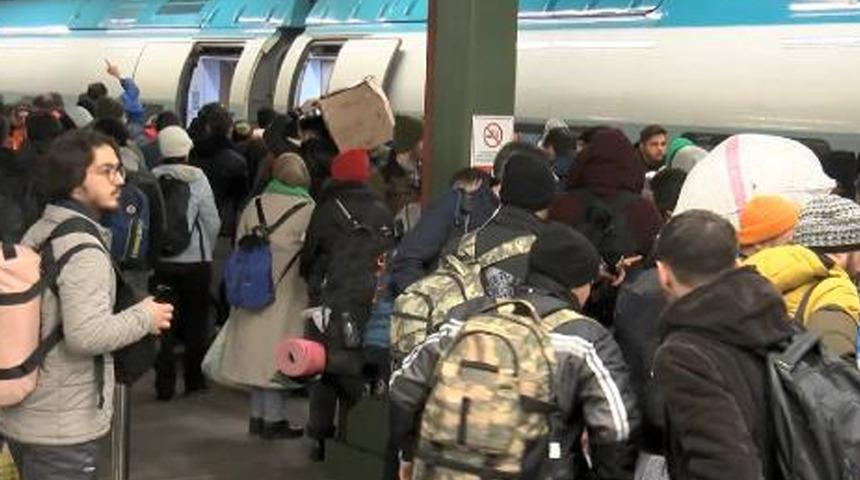 AFAD gönüllüleri YHT ile depremin vurduğu bölgeye doğru yola çıktı