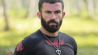 Kahramanmaraşlı Survivor şampiyonu Turabi Çamkıran evi yıkılan ailesi için yardım istedi
