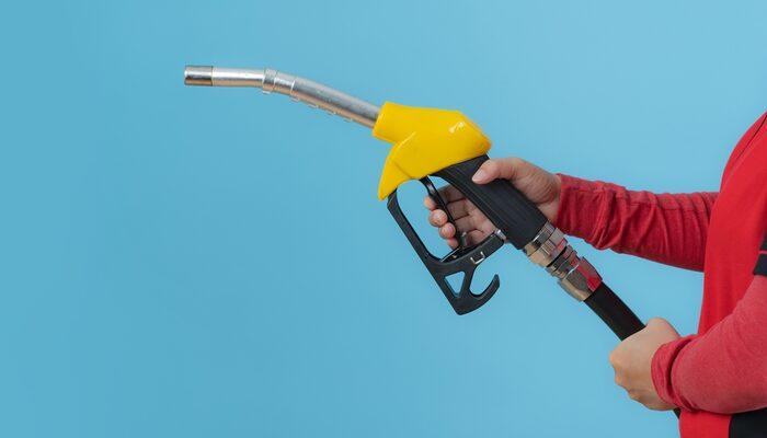 AKARYAKIT FİYATLARI SON DAKİKA | Benzine 2, motorine 4 TL zam iddiası sonrası beklenen haber geldi! Petrol 9 ayın zirvesine yükseldi: Mazot fiyatı 1,80 TL artacak