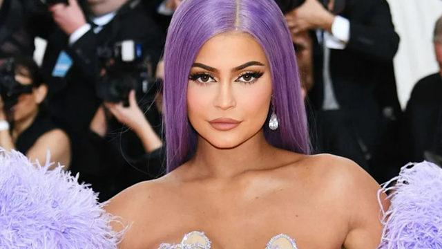 Kylie Jenner'dan Türkiye'ye destek mesajı: Herkes için dua ediyorum...