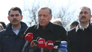 SON DAKİKA | Türkiye'yi yasa boğan depremde ölü sayısı giderek artıyor! Enkaz altındakiler için zamana karşı yarış devam ediyor... Erdoğan'dan OHAL ve 'yağma' vurgusu