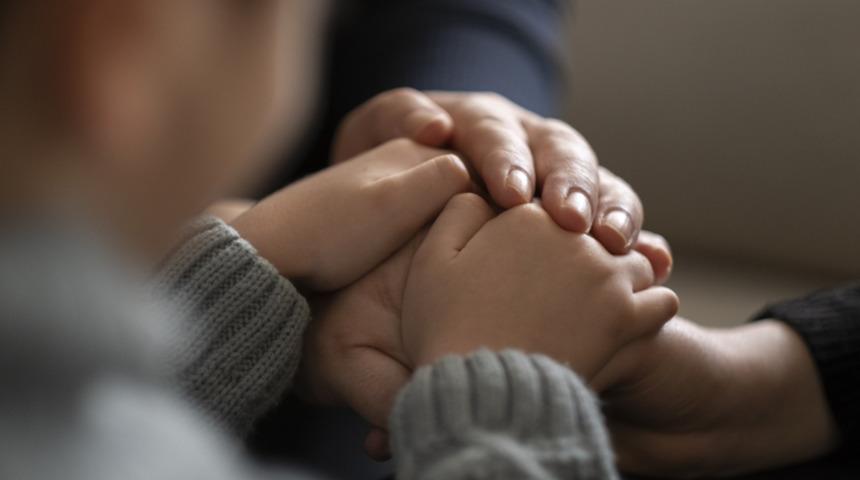 Koruyucu aile nedir, nasıl olunur? Aile ve Sosyal Hizmetler Bakanlığı açıkladı! Koruyucu aile başvuru şartları...