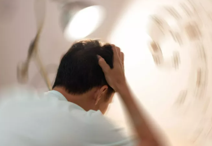 Sürekli deprem oluyormuş hissi neden olur? Başınız dönüyorsa bu hastalığa dikkat!