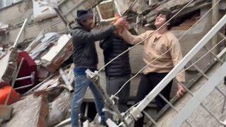 Gardırop askılığı sayesinde 5 kişilik aile sağ salim kurtuldu! Polis baba duvarı delip...