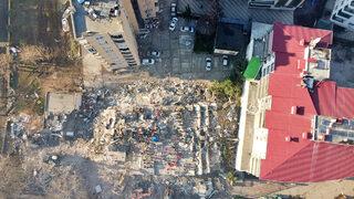 AK Partili milletvekilleri deprem bölgesi için en az bir maaş bağışta bulunacak!