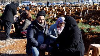 Deprem bölgesinden çok acı kareler! Kahramanmaraş'ta açılan mezar yerlerinin fotoğrafları paylaşıldı
