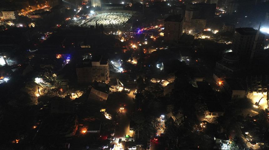 Kahramanmaraş'taki "can kurtarma" telaşı fotoğraf karesinde