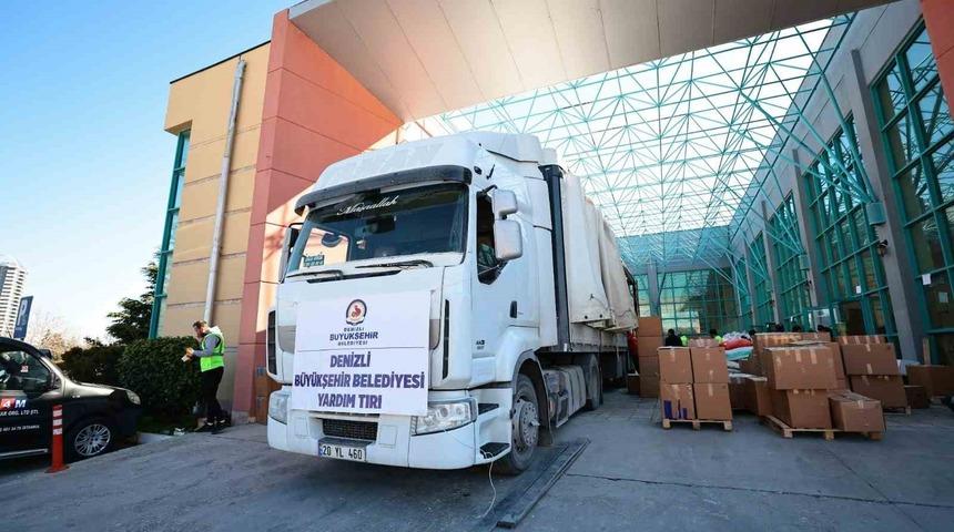 Denizli B&uuml;y&uuml;kşehir&rsquo;den deprem b&ouml;lgesine 35 tır yardım malzemesi