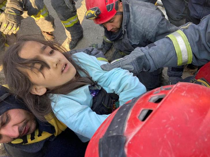 Kahramanmaraş’ta depremden 99 saat sonra enkazda bulunan Ayfer, Zeynep Bastık şarkısının açılmasını istedi... Duygulandıran anlar G2