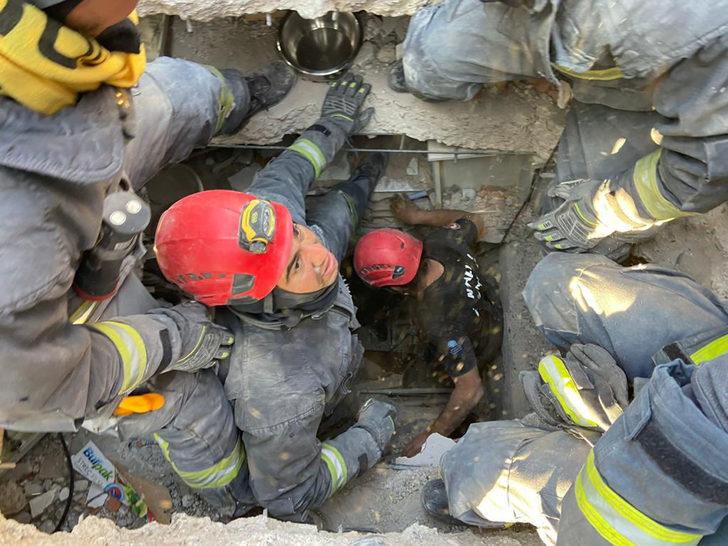 Kahramanmaraş’ta depremden 99 saat sonra enkazda bulunan Ayfer, Zeynep Bastık şarkısının açılmasını istedi... Duygulandıran anlar G4