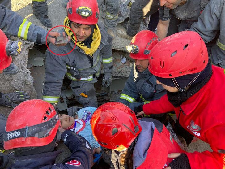 Kahramanmaraş’ta depremden 99 saat sonra enkazda bulunan Ayfer, Zeynep Bastık şarkısının açılmasını istedi... Duygulandıran anlar G1