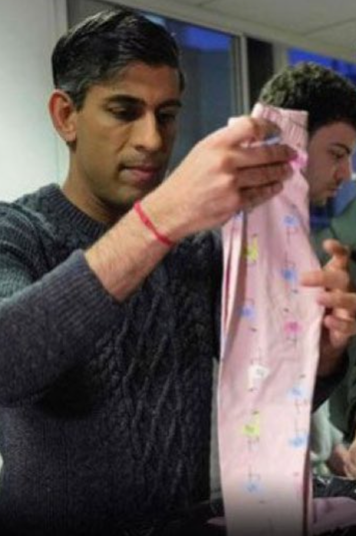 İngiltere Başbakanı Rishi Sunak’tan anlamlı hareket! Kendi elleriyle Türkiye’deki deprem için yardım kolisi hazırladı G3