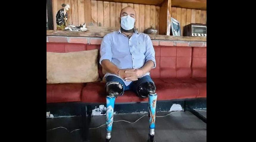 17 Ağustos'ta iki bacağını kaybetti, depremzedelere destek için bölgeye gitti! 'Ağustos sıcağında enkaz altında üşümüştüm'