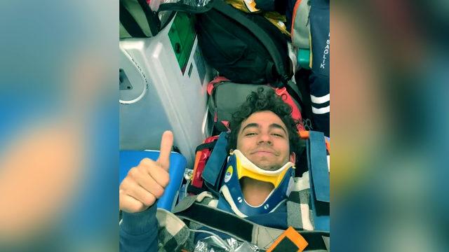 Ambulansta tebessüm ettiren diyalog! Deprem enkazından 69 saat sonra çıkarılan gencin ilk isteği kitapları oldu