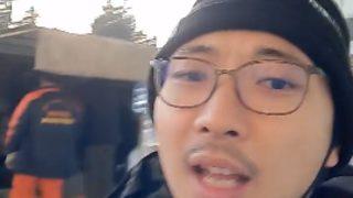 Türkiye’de yaşayan Japon fenomen Yoshi Enomoto soluğu Japonya’dan gelen ekiplerin yanında aldı! “7 kamyona yükleyip...”