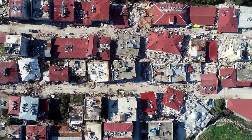 Kahramanmaraş'taki depremler Hatay'daki 18 bin n&uuml;fuslu mahallede sağlam bina bırakmadı! 'S&ouml;z&uuml;n bittiği yerdeyiz'