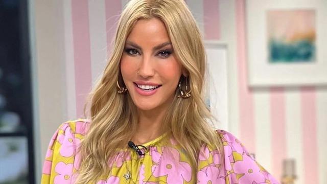 Çağla Şıkel’in annesini görenler inanamadı! ''Güzellik genetik''