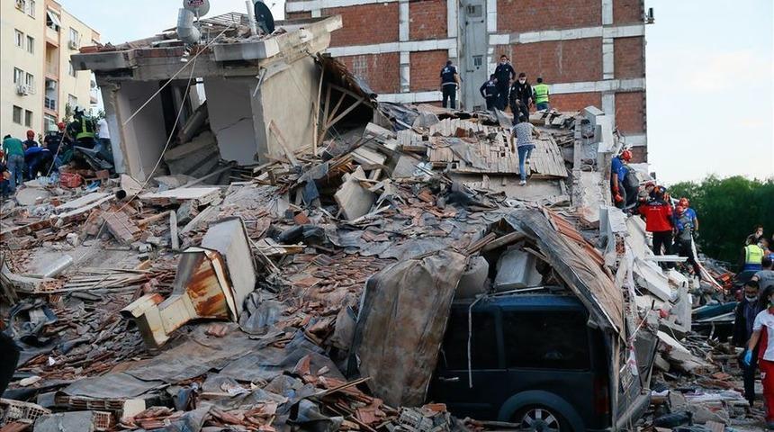 Enkaz altında kaç gün kalınır? Enkaz altındakilere neden su verilmez? İşte deprem sonrası hayat kurtaran bilgiler!