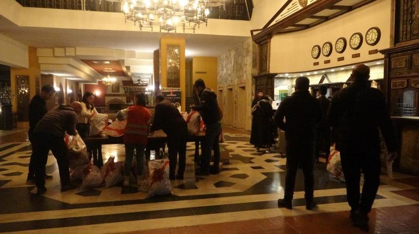 Tahliye edilen depremzedeler Marmaris'teki otellere yerleştiriliyor