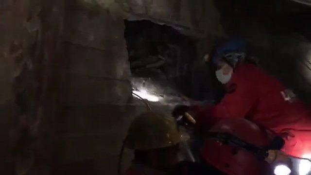 Hatay'daki enkazda 'domuz damı tahkimatı' yöntemini kullandılar! Zonguldaklı madenciler 8 yaşındaki kız çocuğunu günler sonra sağ kurtardı