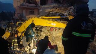 Ayağı betona sıkıştı, kesilmesine karar verildi! Enkaz altında kalan 13 yaşındaki Aya sadece birkaç dakika sonra yaşam veda etti: Antakya'da kahreden haber