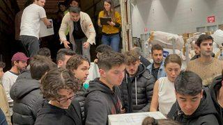 Ünlü oyuncular tek yürek oldu! Yenikapı'da deprem kolilerini tek tek taşıdılar! Serenay Sarıkaya, Kaan Yıldırım, Burcu Biricik ve daha fazlası... 