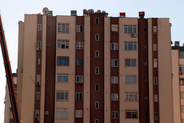 depremde-bir-blogu-yikilan-apartmanda-oturanlar-once-ciglik-geldi-bina-yikilinca-kesildi_1608_dhaphoto4