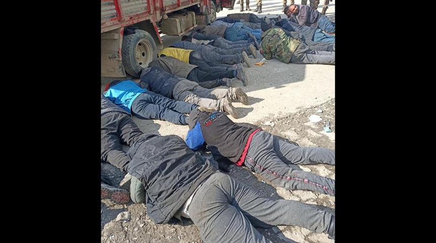 Deprem hırsızları böyle yakalandı! Üzerlerinden bakın neler çıktı