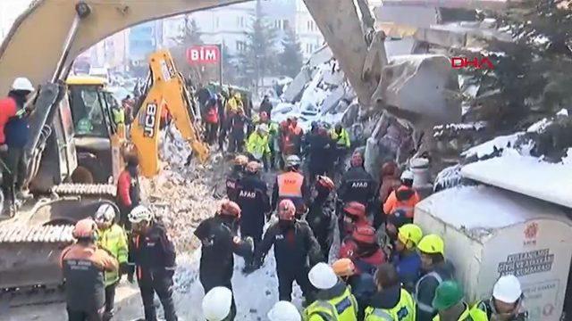 SON DAKİKA | Deprem bölgesinden mucize haberleri art arda geliyor: Türkiye'yi ağlatan görüntüler! Henüz 2 yaşında