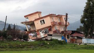 Son dakika: Binlercesi yerle bir olmuştu! 10 ildeki rakam açıklandı: 7 bin 584 adet yıkık ya da acil yıkılması gereken bina...
