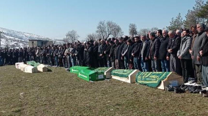 Depremde hayatlarını kaybettiler: 15 kişilik aileden sadece 2 kişi kaldı!