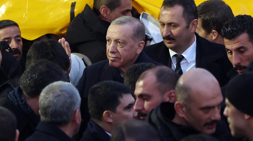 Cumhurbaşkanı Erdoğan, depremden etkilenen Şanlıurfa'da çadır kenti ziyaret etti!