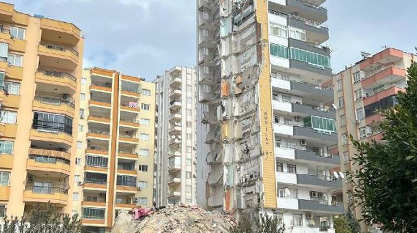 Baba-oğul enkaz altında kalmıştı... Risk nedeniyle 6 g&uuml;nd&uuml;r &ccedil;alışma yok!