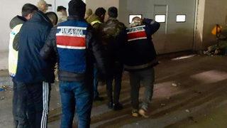 Deprem sonrası cezaevinden firar ettiler! Saklandıkları yerde yakalandılar