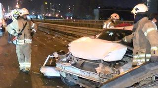 Ataşehir'de feci kaza! Yakıtı bittiği için duran otomobile iki araç çarptı: 4 yaralı